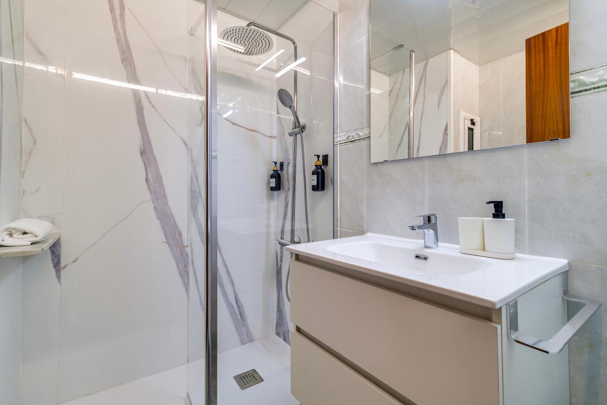 Appartamento Spacious 4 Bedroom Fira Bcn & Camp Nou