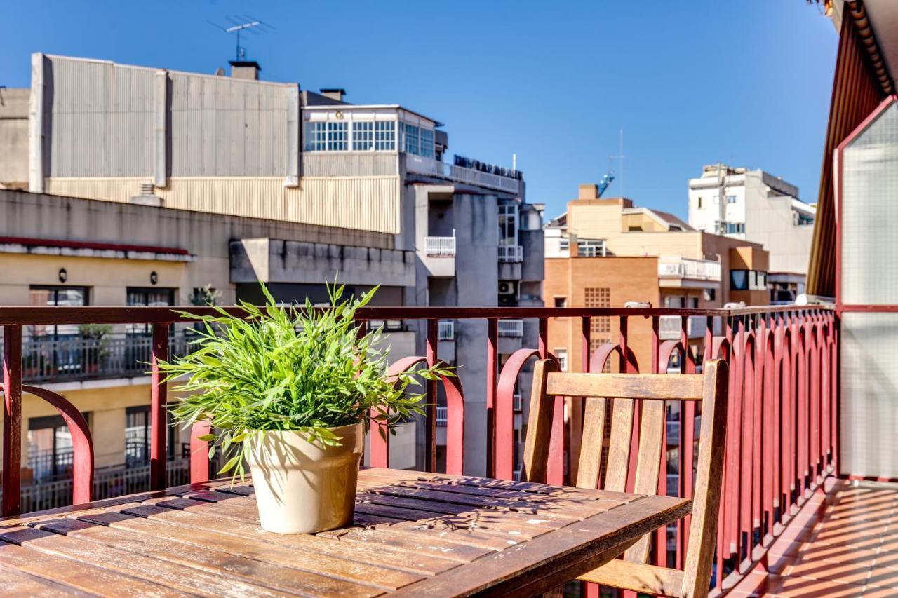 Spacious 4 Bedroom Fira Bcn & Camp Nou * Barcellona